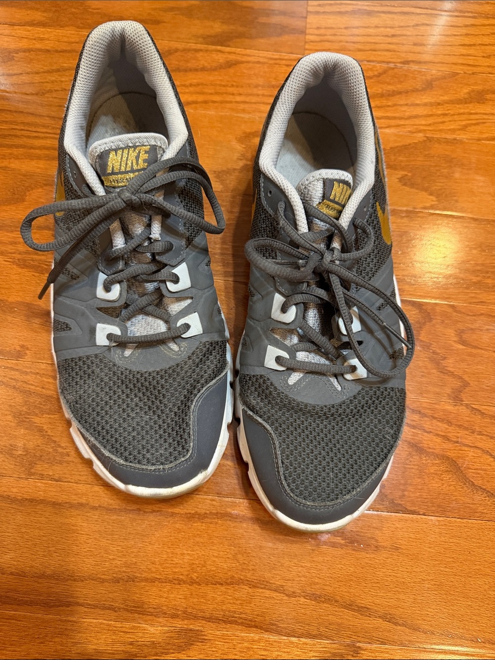 Nike Men's Gray Mesh Athletic Sneakers with Gold Swoosh